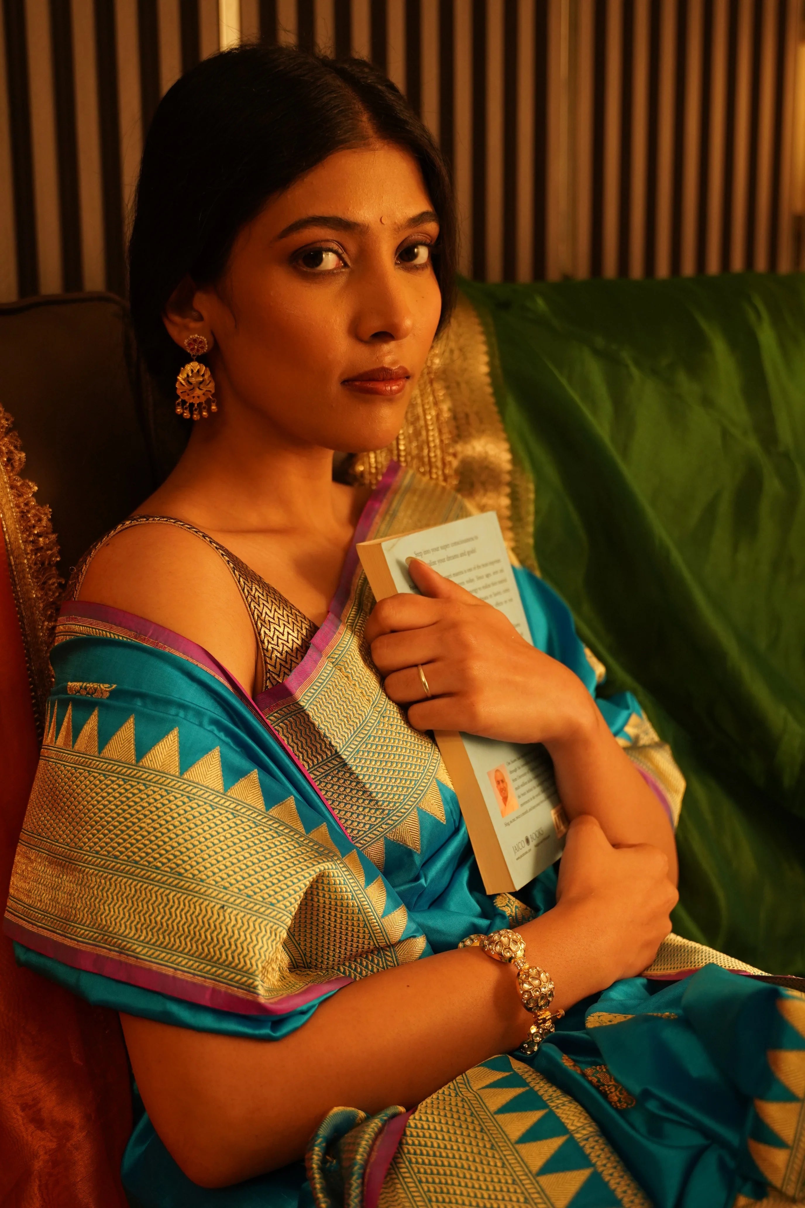 Maheshri (Ferozi Kadwa Temple Saree)