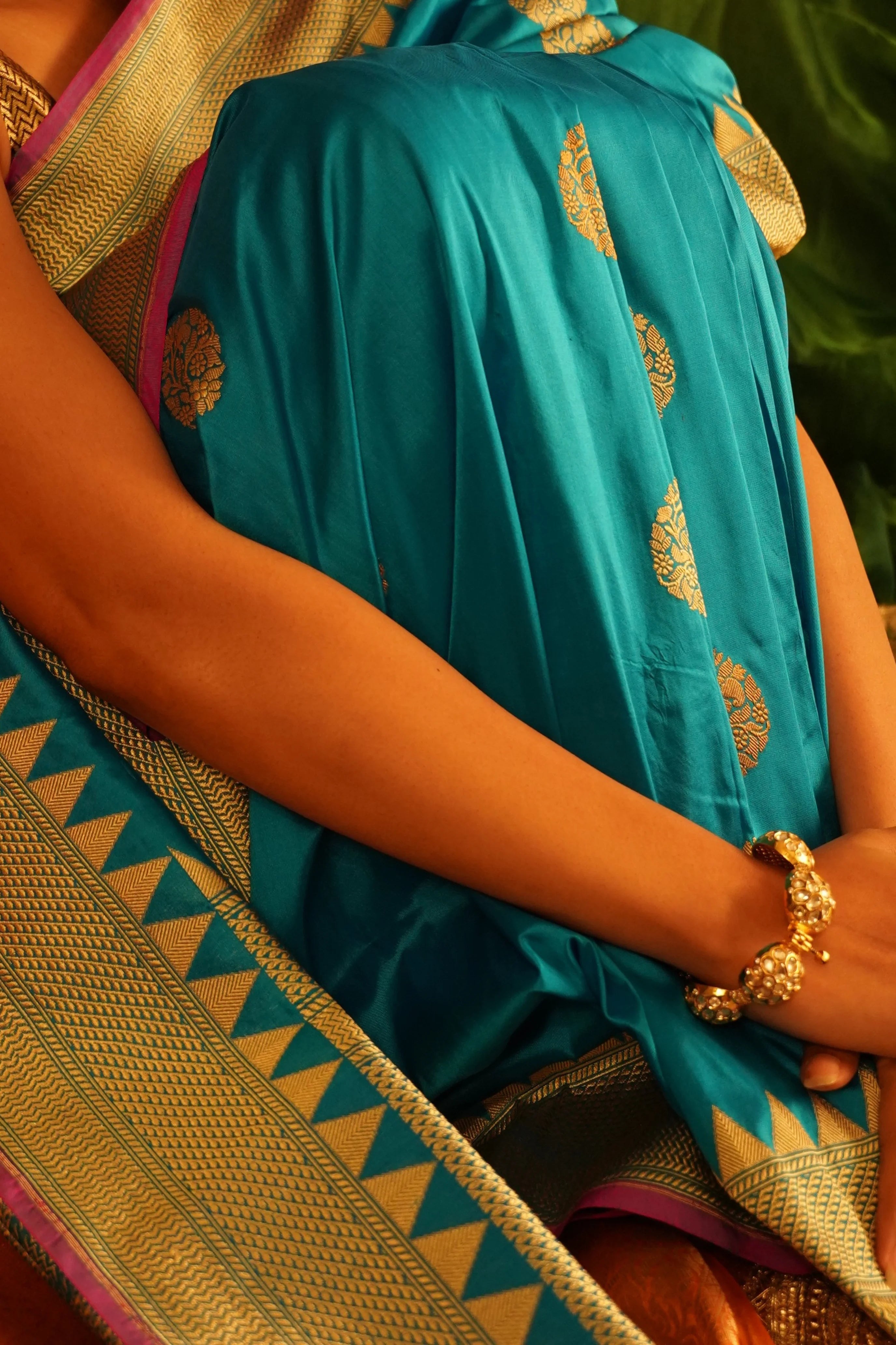 Maheshri (Ferozi Kadwa Temple Saree)
