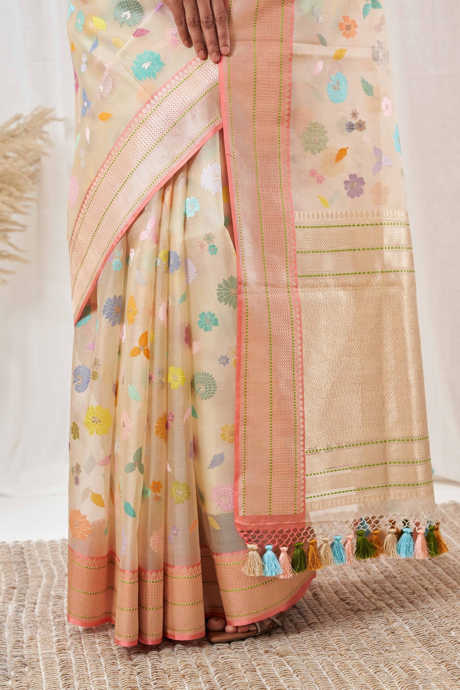 Kora Kadwa Multi Boota Saree