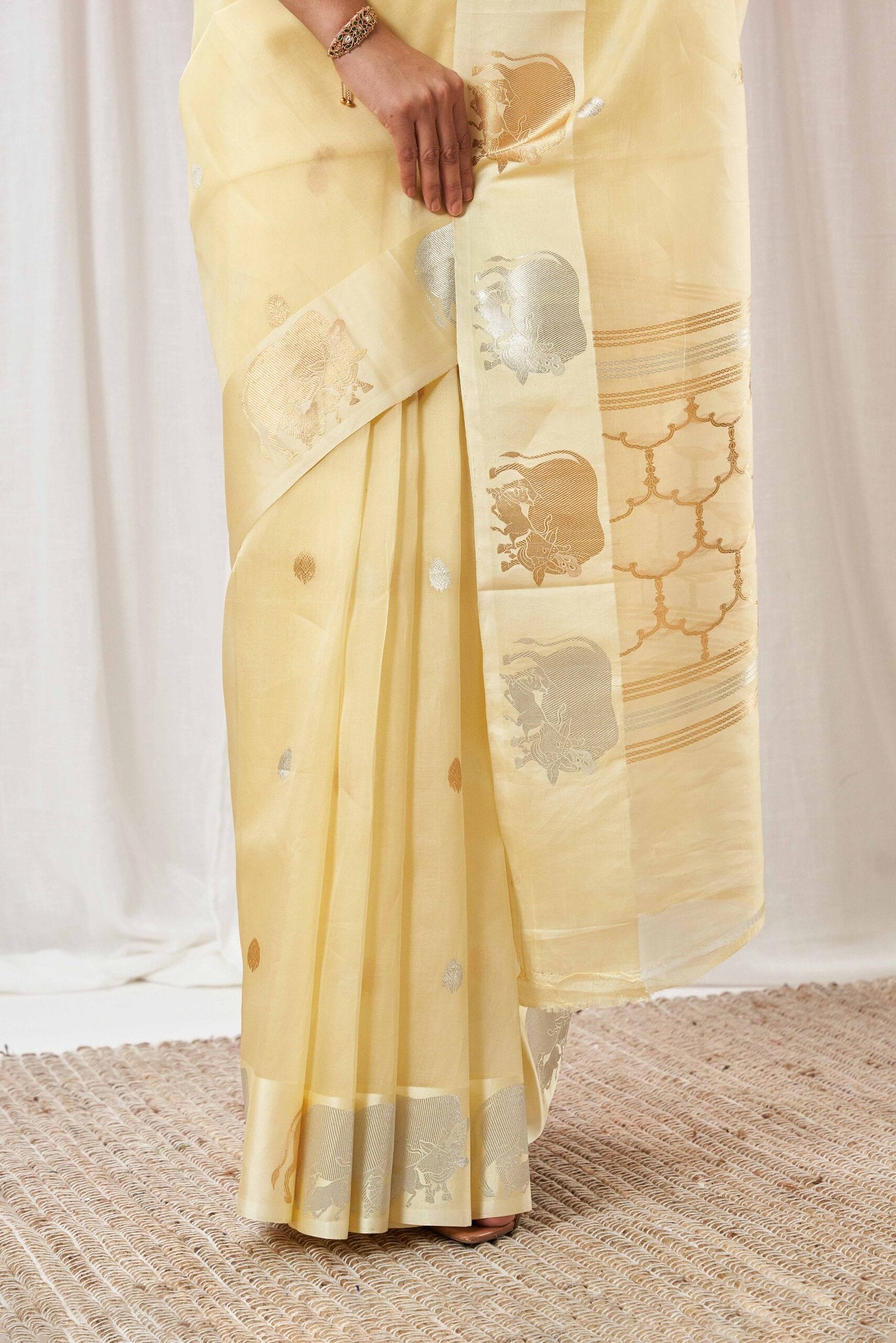 Kora Banarasi Saree with Nandi Motifs