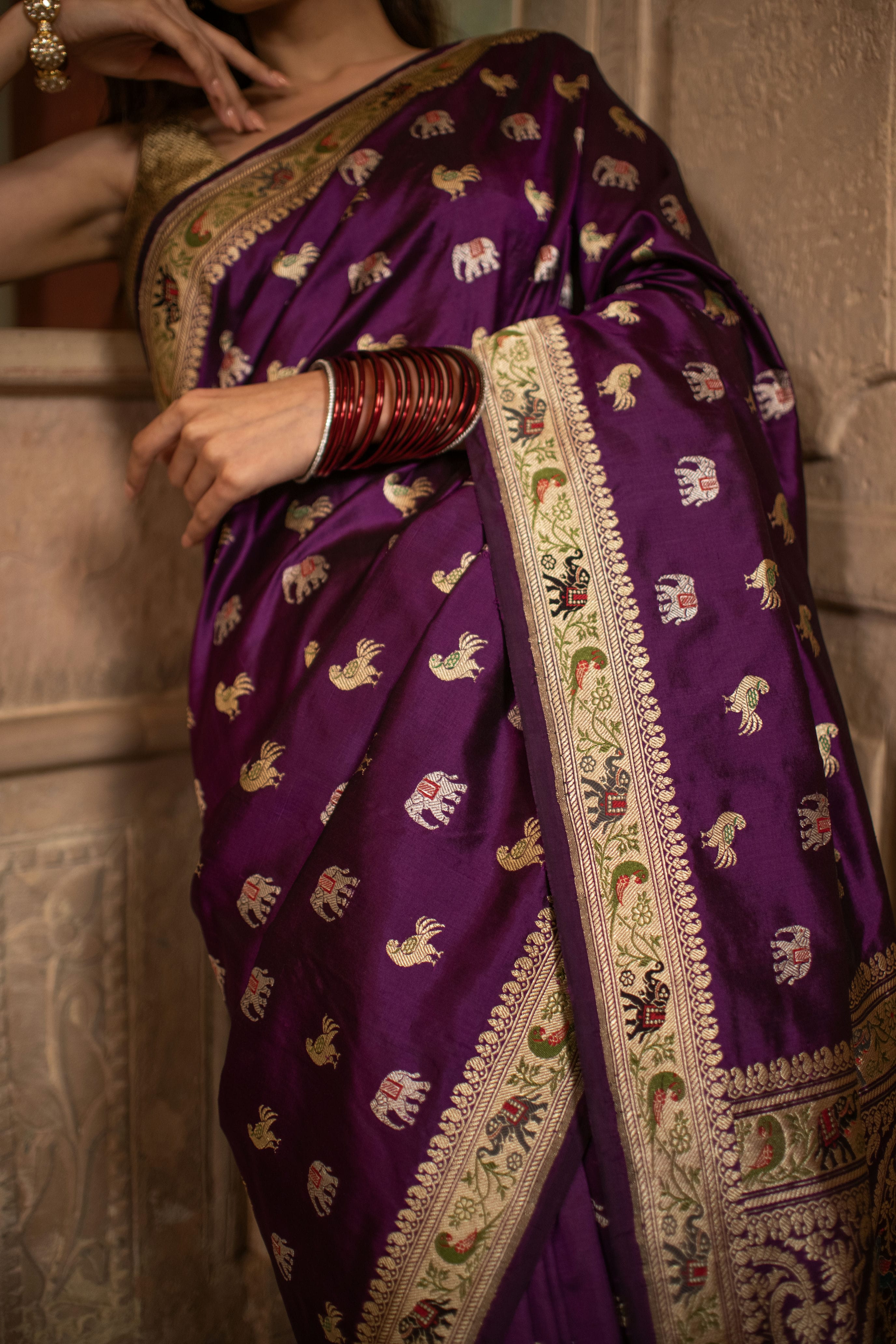 Vintage Kadwa Shikargah Saree with Exquisite Pallu Detail