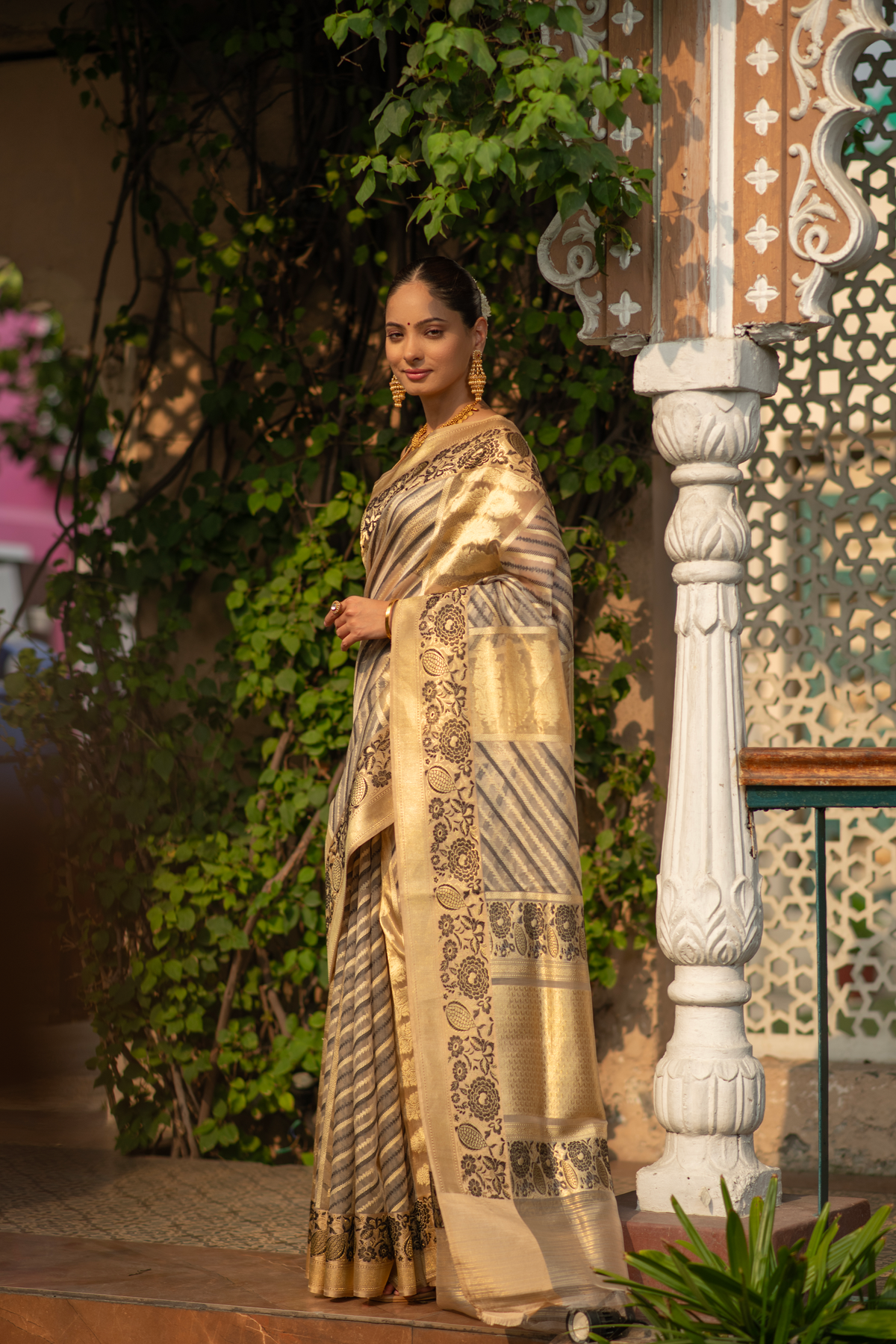 Swarnaabha (Gold Resham Jamdani Kora Saree)