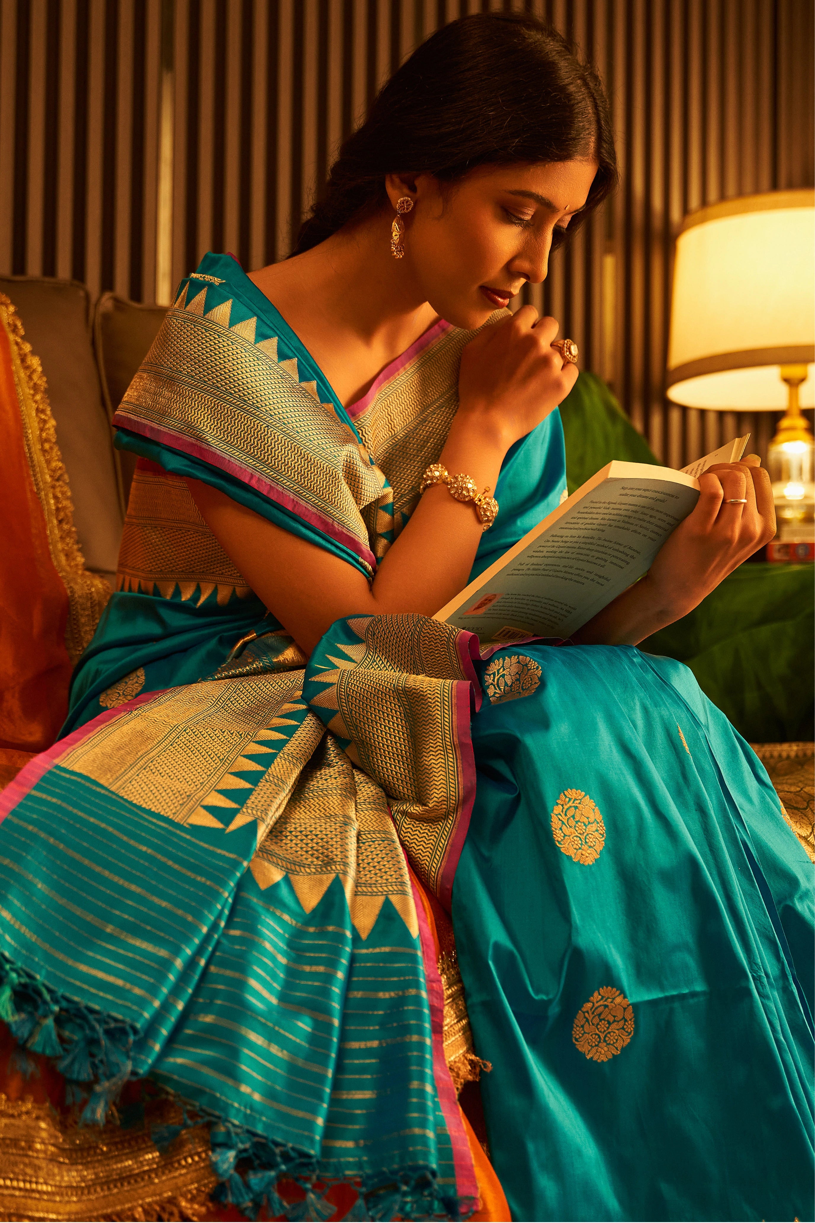 Maheshri (Ferozi Kadwa Temple Saree)
