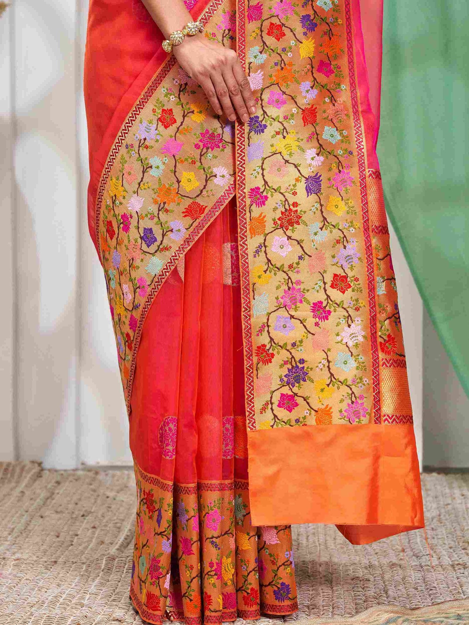 Shravanika (Iktara Kora Paithani Border Kadwa Saree)