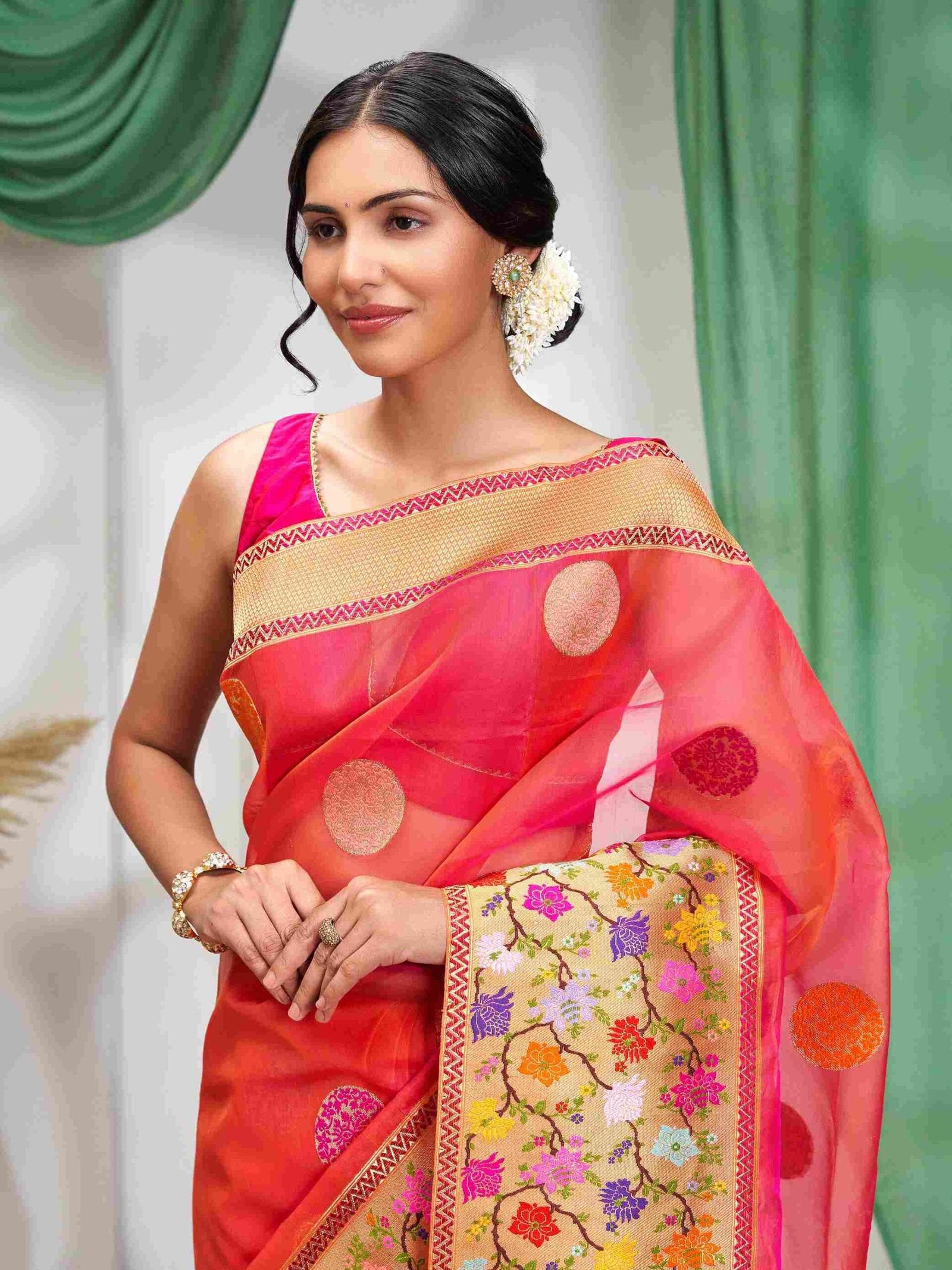 Shravanika (Iktara Kora Paithani Border Kadwa Saree)