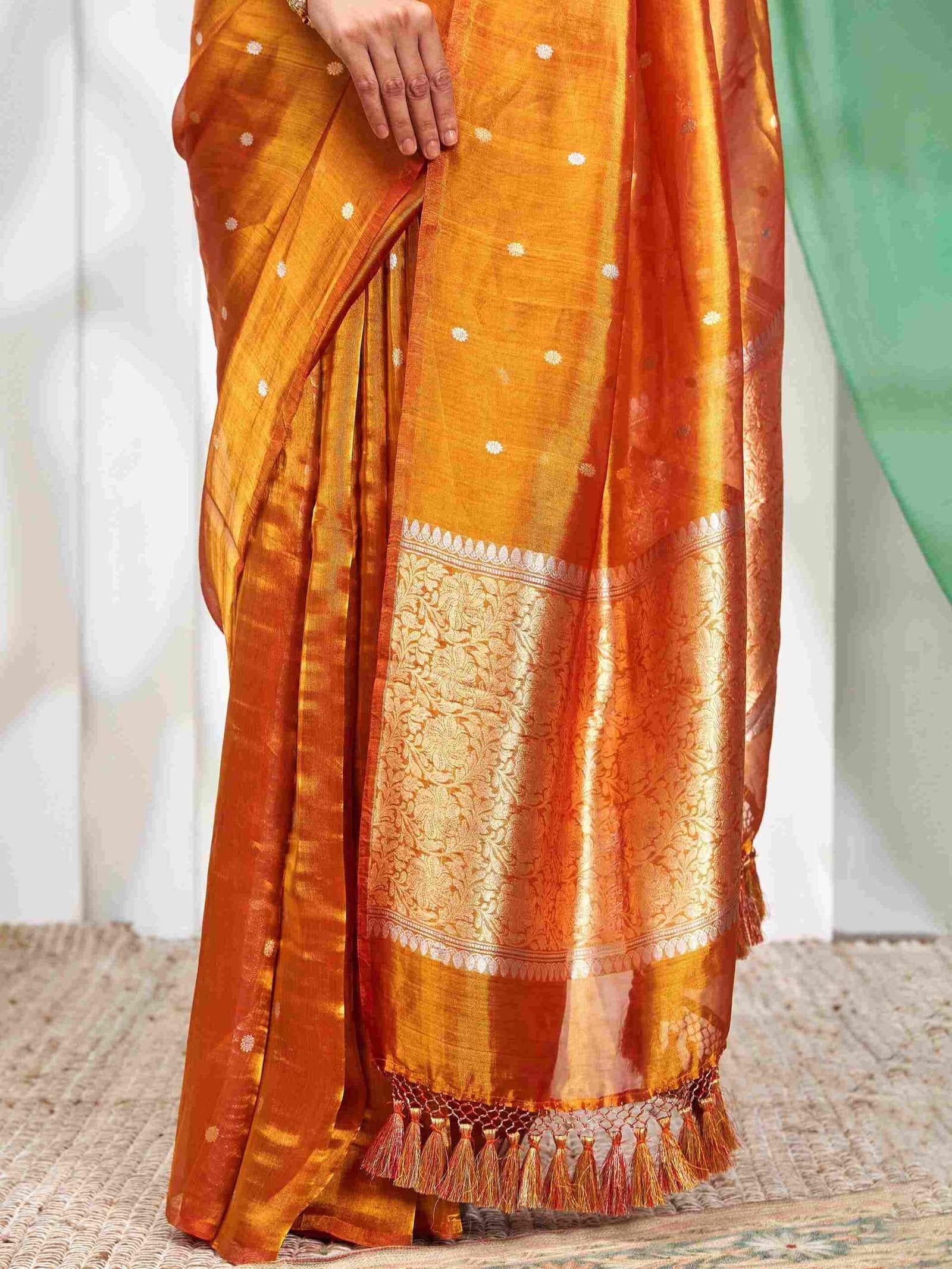 Suvarnaah (Kadwa Boota Gehua Banarasi Silk Tissue Saree)