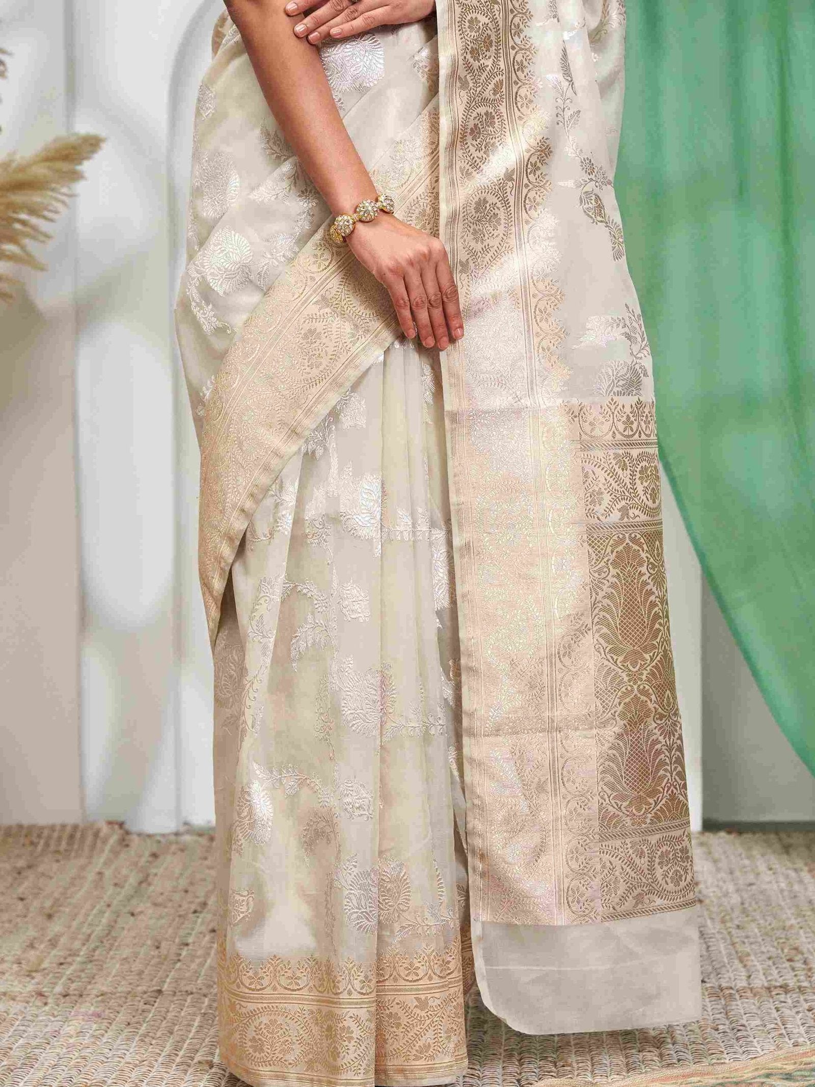 Svarnisha (Kadwa Jangla Sona Rupa Kora Silk Saree)