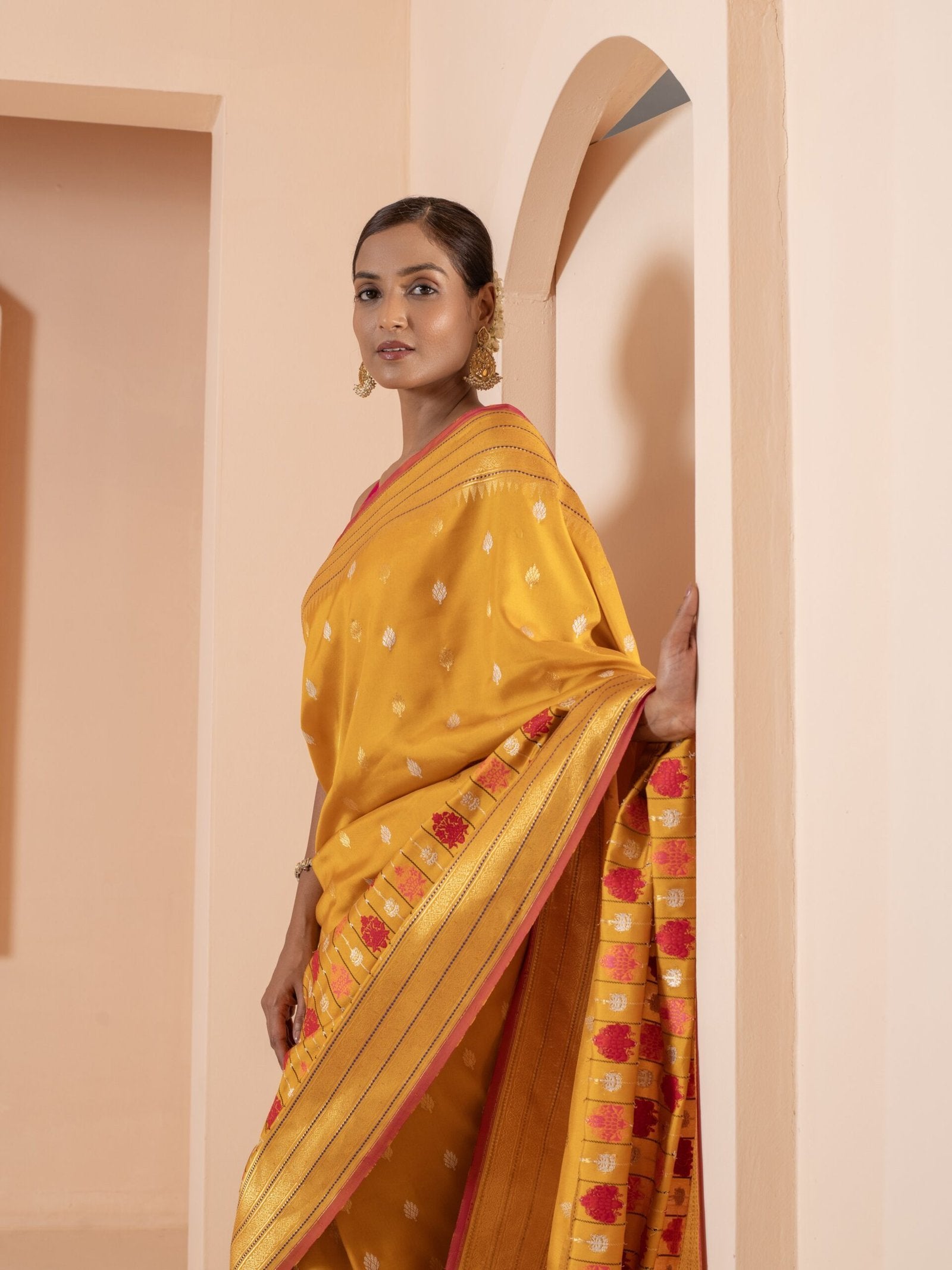 Harshita (Elegant Iktara Jamdani Saree)